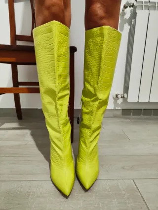 Stivali gialli pitonati tacco alto
