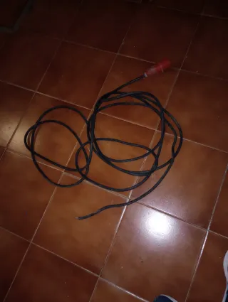 Enchufe Macho Trifásico Rojo