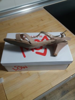 Zapatos de tacón Marypaz beige y dorado