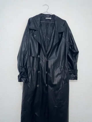 Gabardina de cuero negra