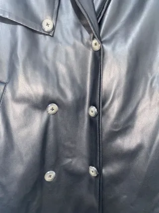 Gabardina de cuero negra