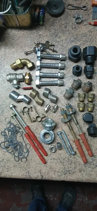 Accesorios fontanería y ferretería varios