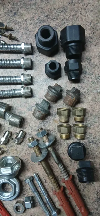 Accesorios fontanería y ferretería varios