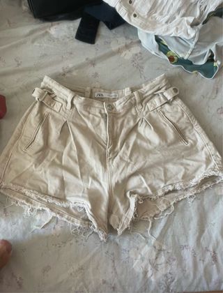 Pantalón corto Zara beige talla L