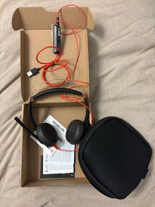 Auriculares Poly con micrófono y estuche