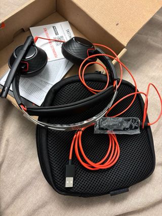 Auriculares Poly con micrófono y estuche