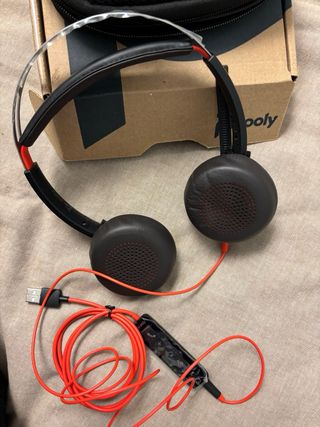 Auriculares Poly con micrófono y estuche