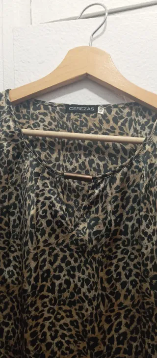 Blusa CEREZAS Estampado Animal Print Talla M