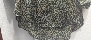 Blusa CEREZAS Estampado Animal Print Talla M