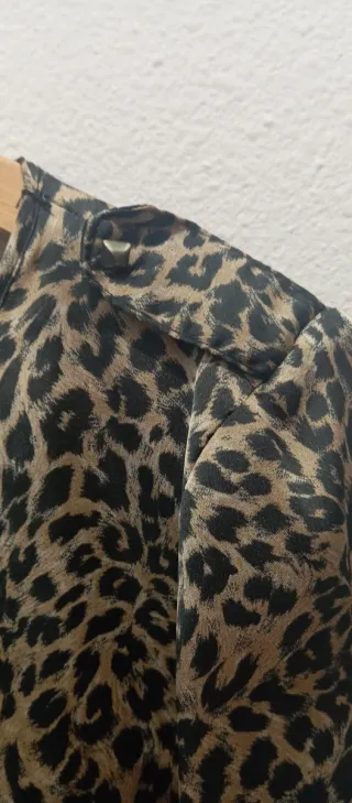 Blusa CEREZAS Estampado Animal Print Talla M