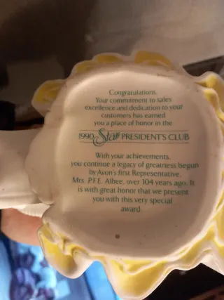 Figura Muñeca Porcelana AVON 1990