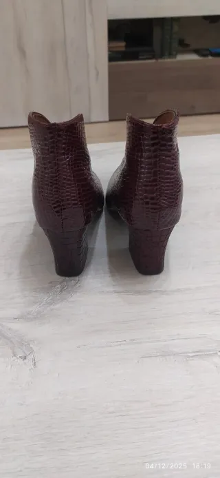 Zapatos tacón medio granate (color vino) nuevos