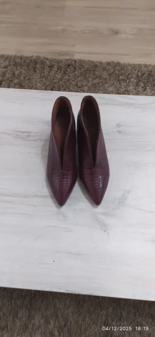 Zapatos tacón medio granate (color vino) nuevos