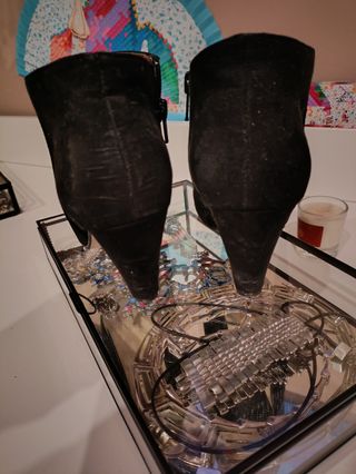 Botines negros de ante