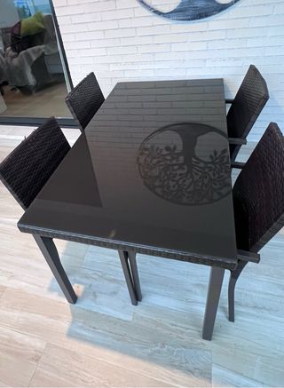 Mesa Terraza Ratán Marrón y Sillas marrones