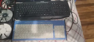 Lote Componentes PC: Ventiladores, Cables, Teclado