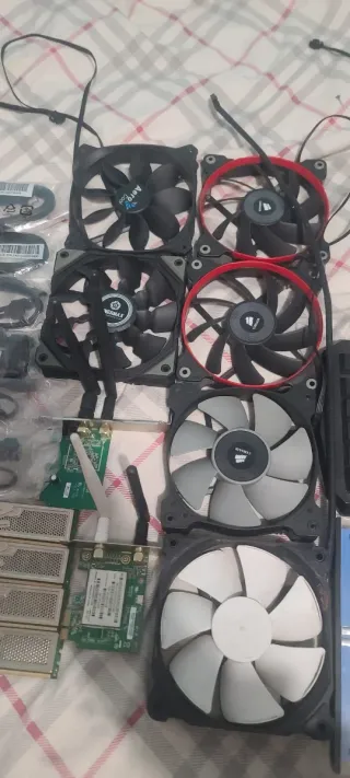 Lote Componentes PC: Ventiladores, Cables, Teclado