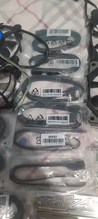 Lote Componentes PC: Ventiladores, Cables, Teclado