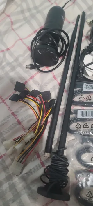 Lote Componentes PC: Ventiladores, Cables, Teclado