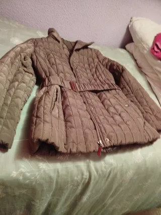 Chaqueta acolchada Stradivarius marrón