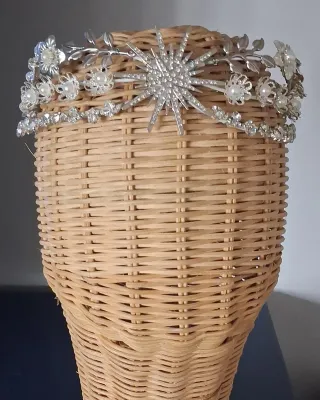Tiara de Novia Plateada con Perlas