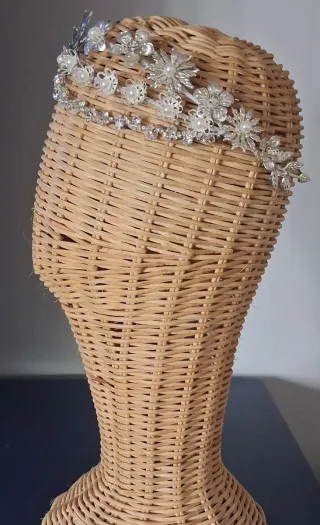 Tiara de Novia Plateada con Perlas