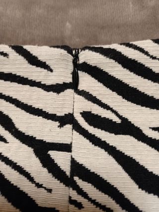 Falda Zara efecto cebra T.38