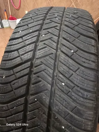 Neumáticos de invierno Michelín  255/45 R 19
