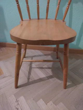Silla de madera estilo clásico