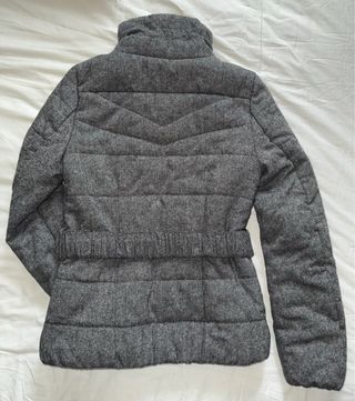 Chaqueta H&M gris con cinturón