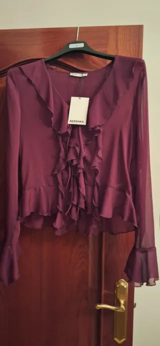 Blusa Bershka transparente volantes burdeos M