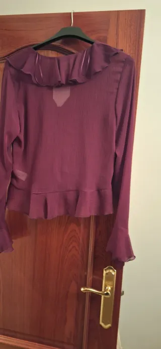 Blusa Bershka transparente volantes burdeos M