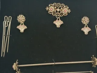 Aderezo niña plata con flores