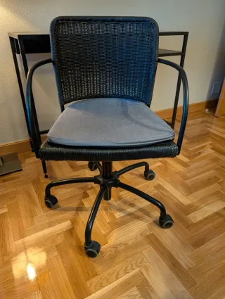 Mesa escritorio cristal y hierro negro