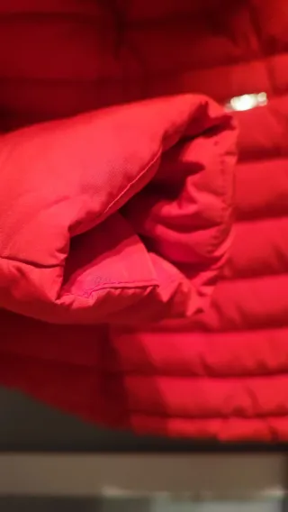 Chaquetón Guess Rojo con Capucha