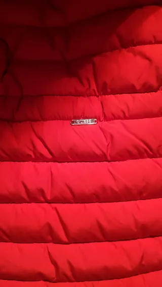 Chaquetón Guess Rojo con Capucha