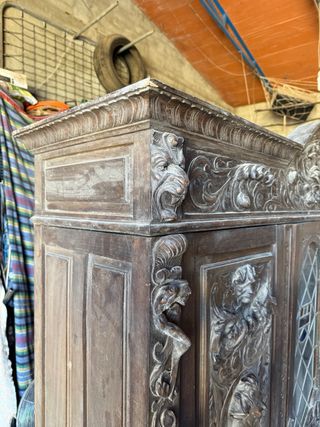 Armario antiguo español de madera
