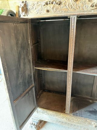 Armario antiguo español de madera