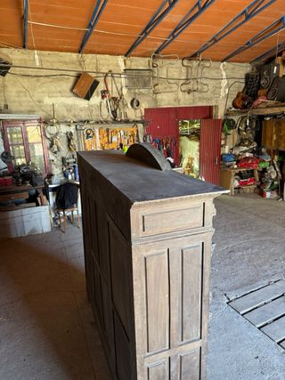 Armario antiguo español de madera