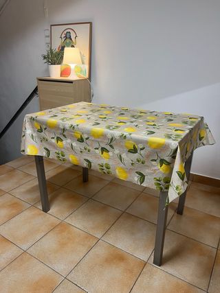 Mesa de comedor cristal y metal gris