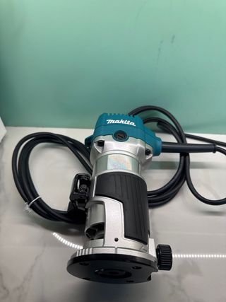 Fresadora Makita RT0702C