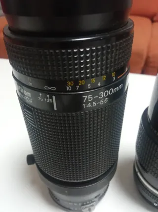 Objetivos Nikon 75-300mm y 200mm