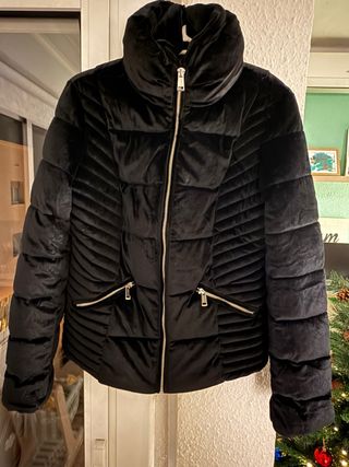 Chaqueta Guess mujer acolchada negra