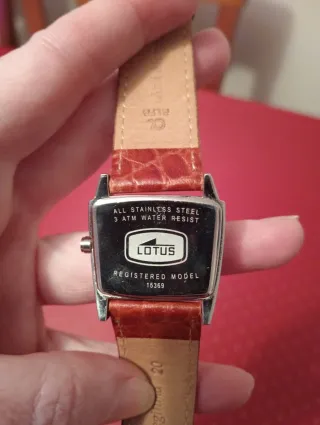 Reloj de pulsera nuevo sin pilas