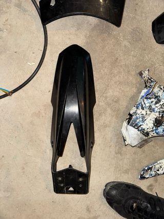 Tapas Derbi Senda Negras falta la derecha trasera