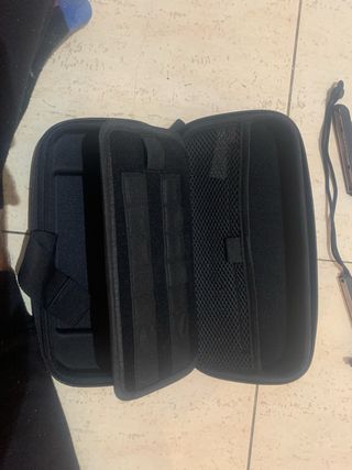 Nintendo Switch con Joy-Cons y funda