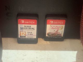 Nintendo Switch con Joy-Cons y funda