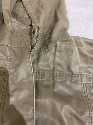 Chaqueta impermeable verde militar