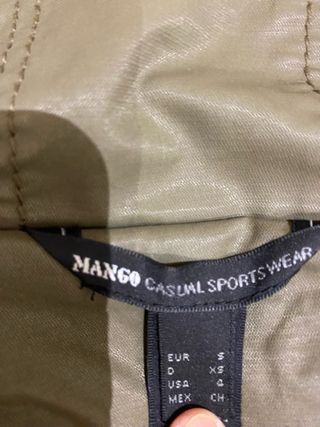 Chaqueta impermeable verde militar