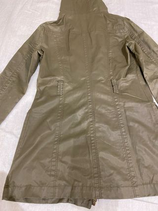 Chaqueta impermeable verde militar